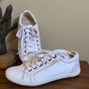 Taos Star Canvas shoes size 5